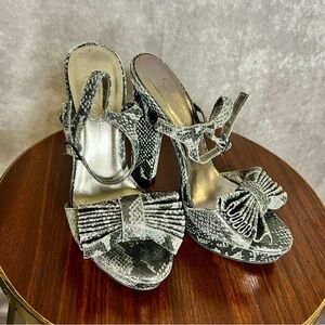 Jessica Simpson Casa Pumps